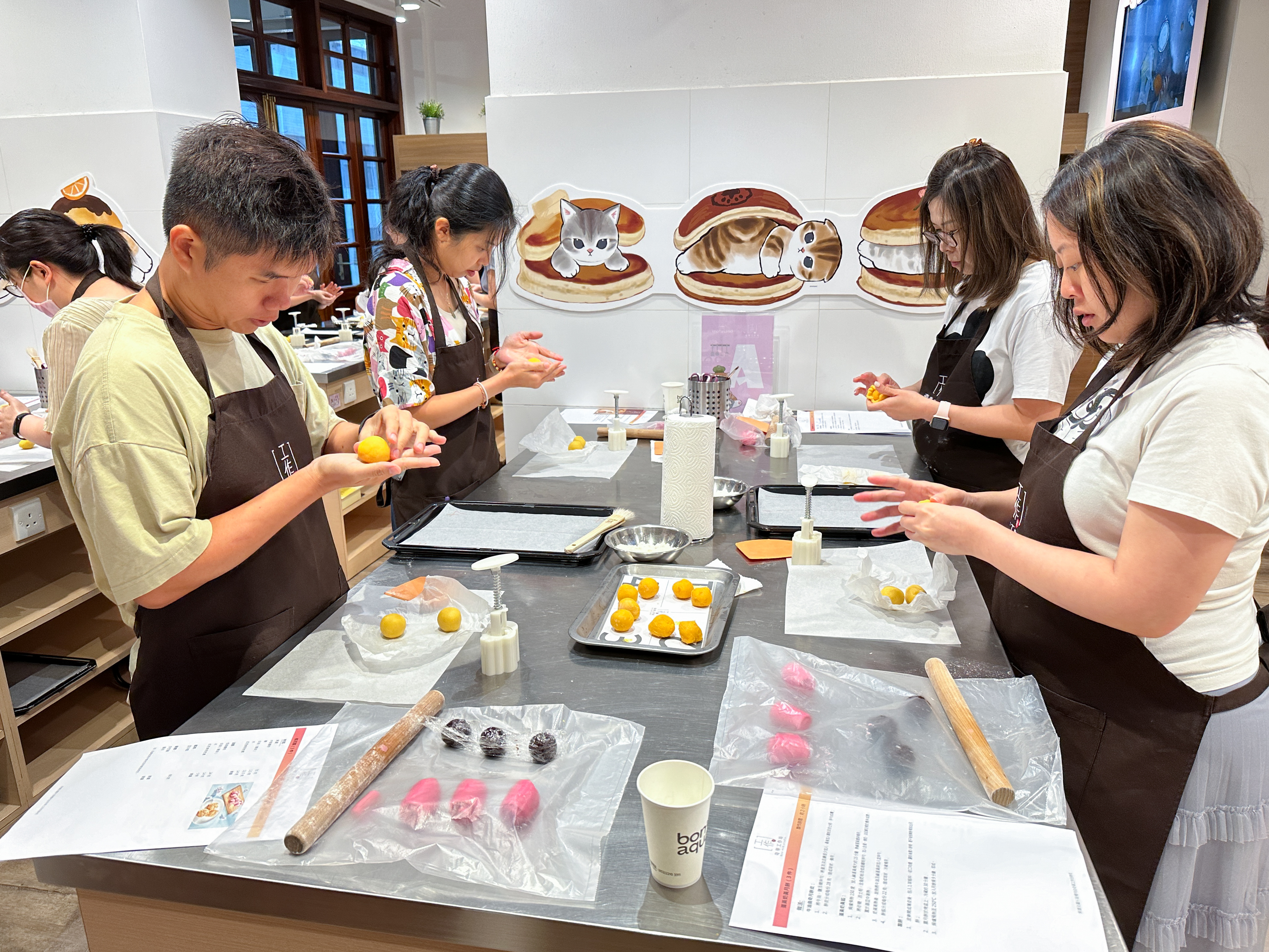 Peach Blossom Pastry & Rabbit Shaped Egg Custard Mooncake Making Workshop (for HKUST Staff)