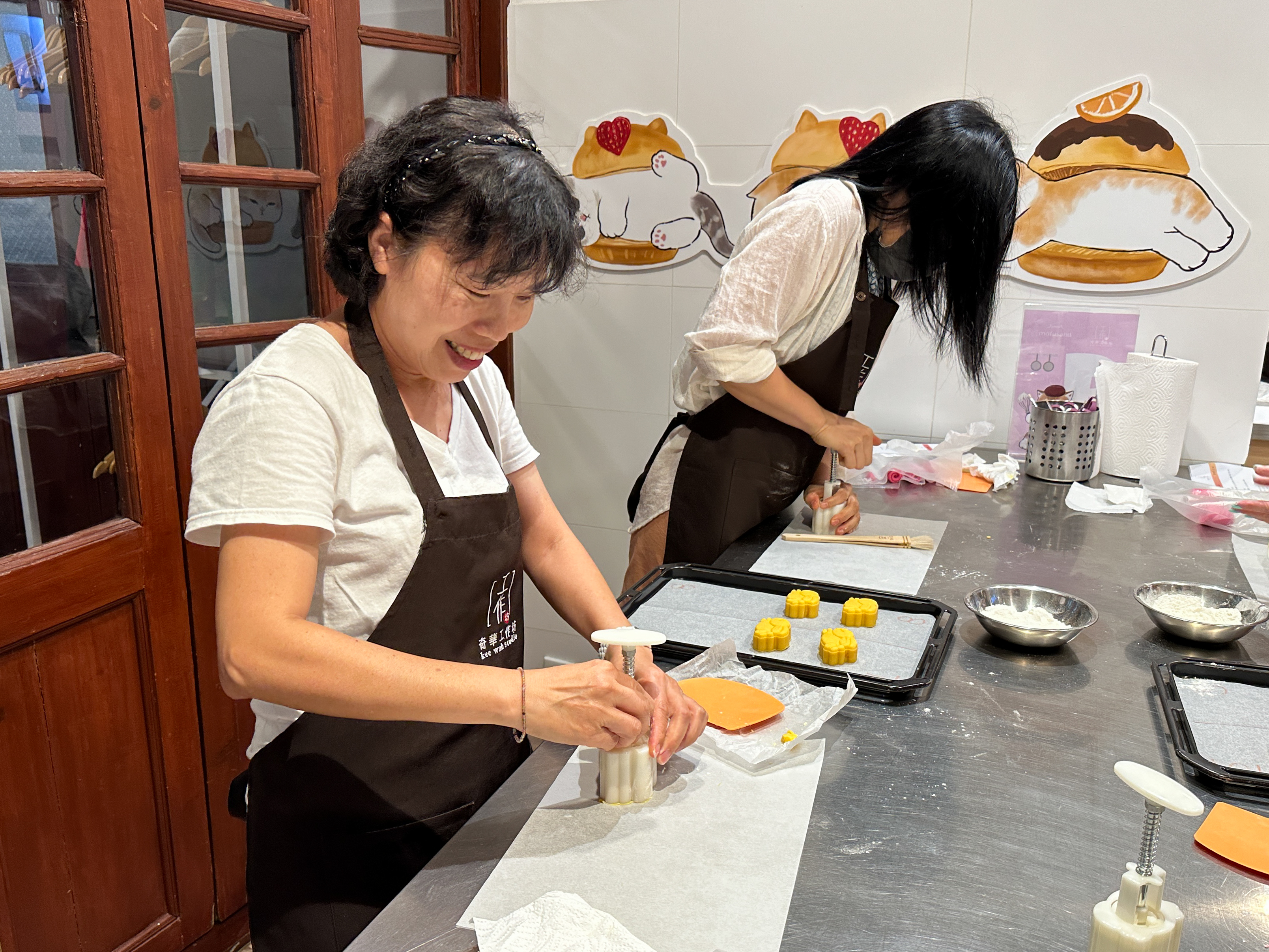 Peach Blossom Pastry & Rabbit Shaped Egg Custard Mooncake Making Workshop (for HKUST Staff)