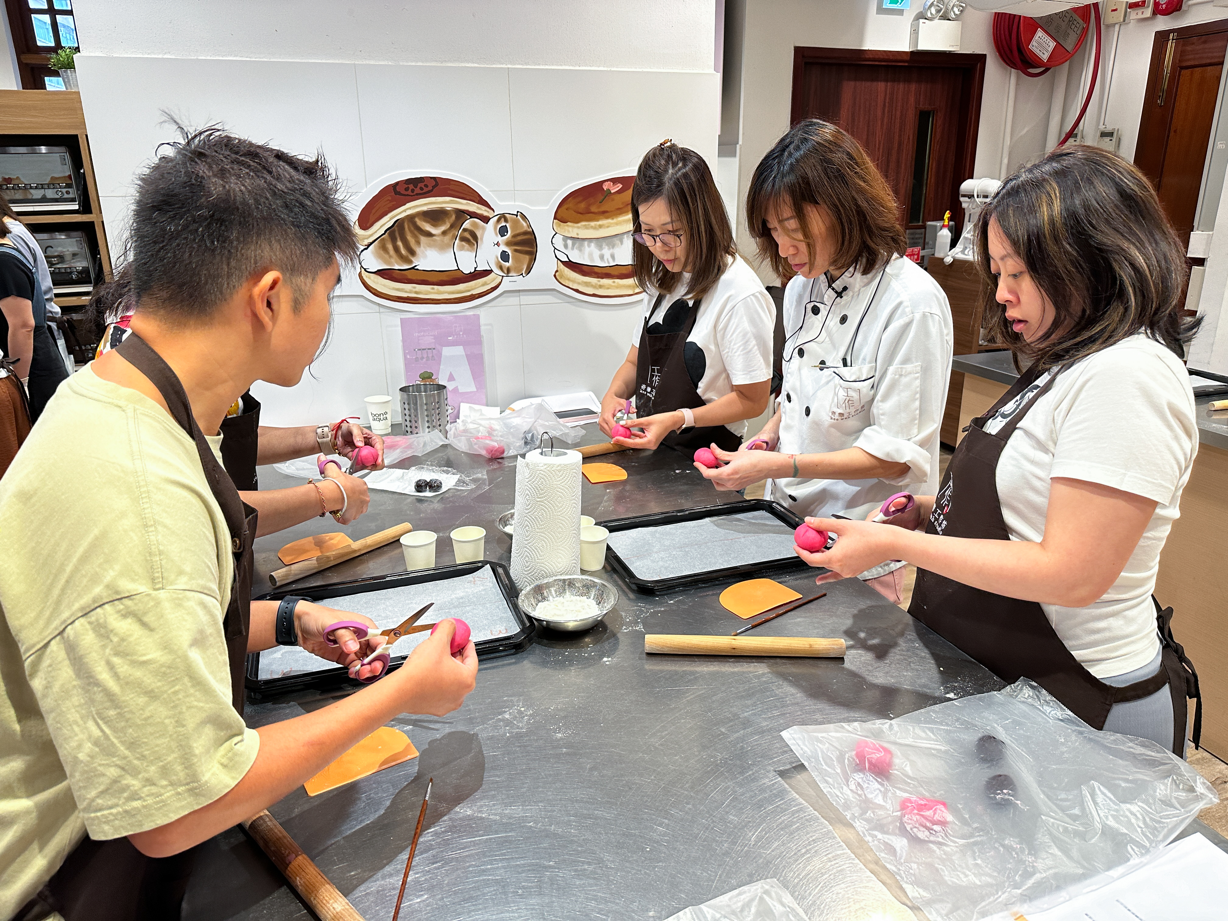 Peach Blossom Pastry & Rabbit Shaped Egg Custard Mooncake Making Workshop (for HKUST Staff)