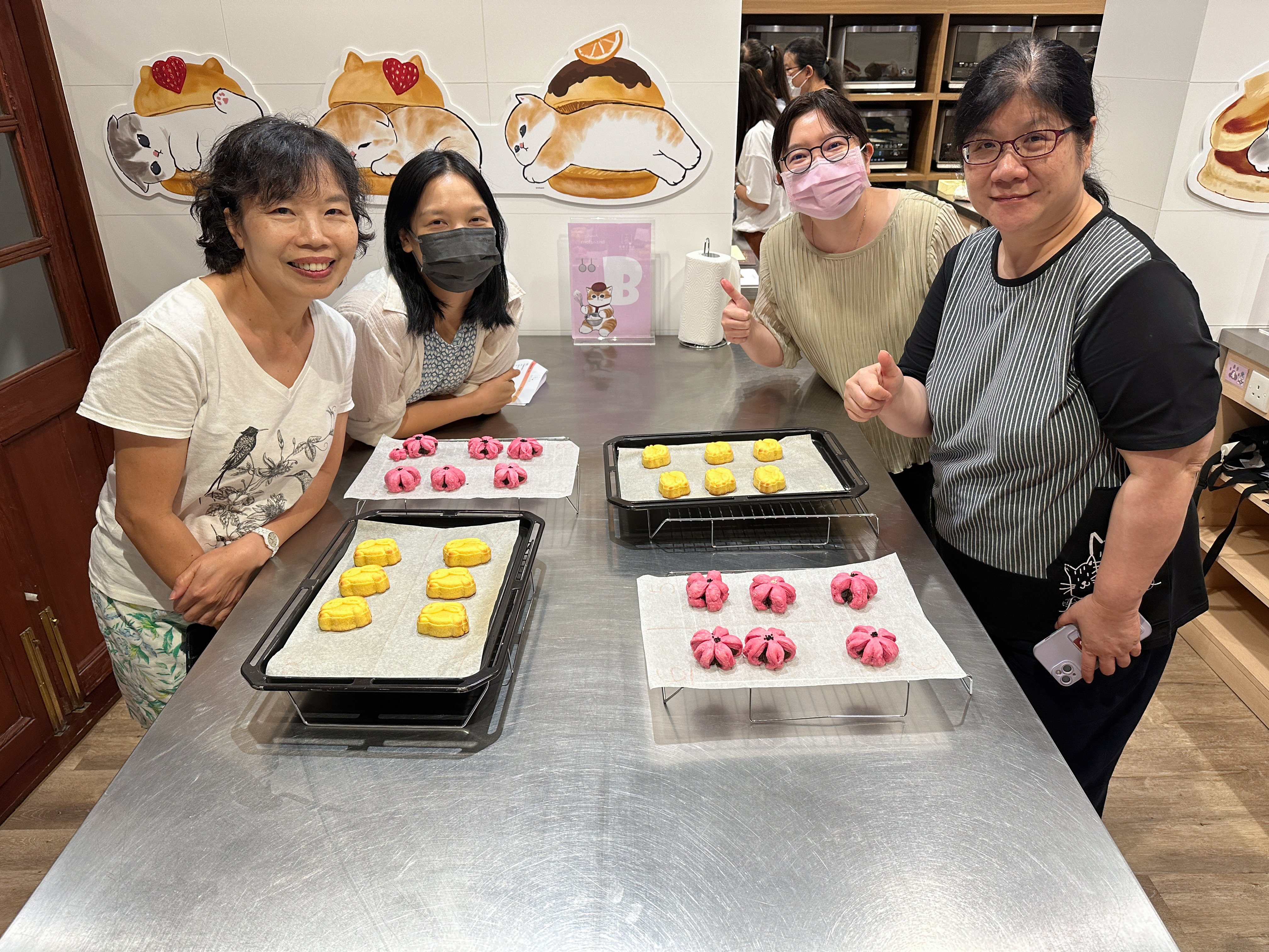 Peach Blossom Pastry & Rabbit Shaped Egg Custard Mooncake Making Workshop (for HKUST Staff)