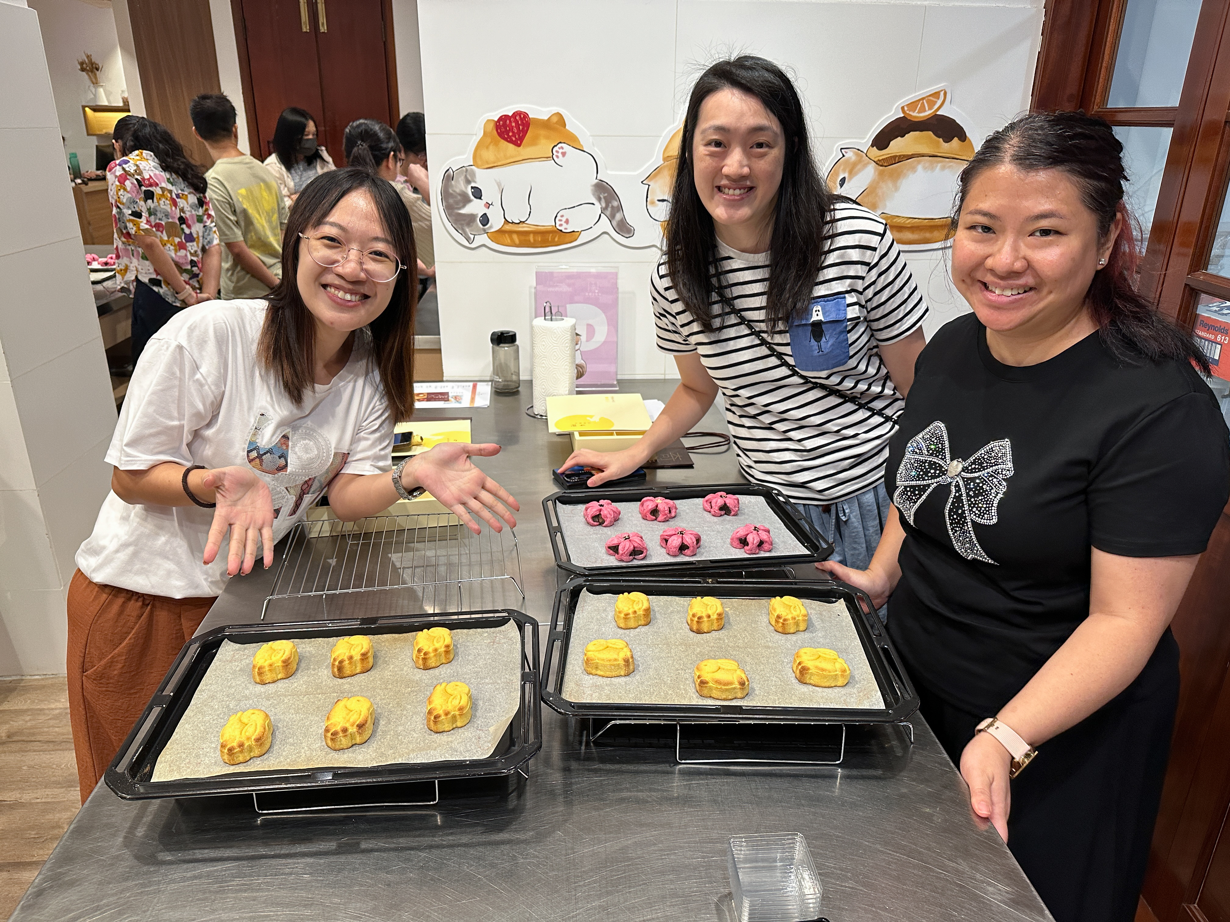 Peach Blossom Pastry & Rabbit Shaped Egg Custard Mooncake Making Workshop (for HKUST Staff)