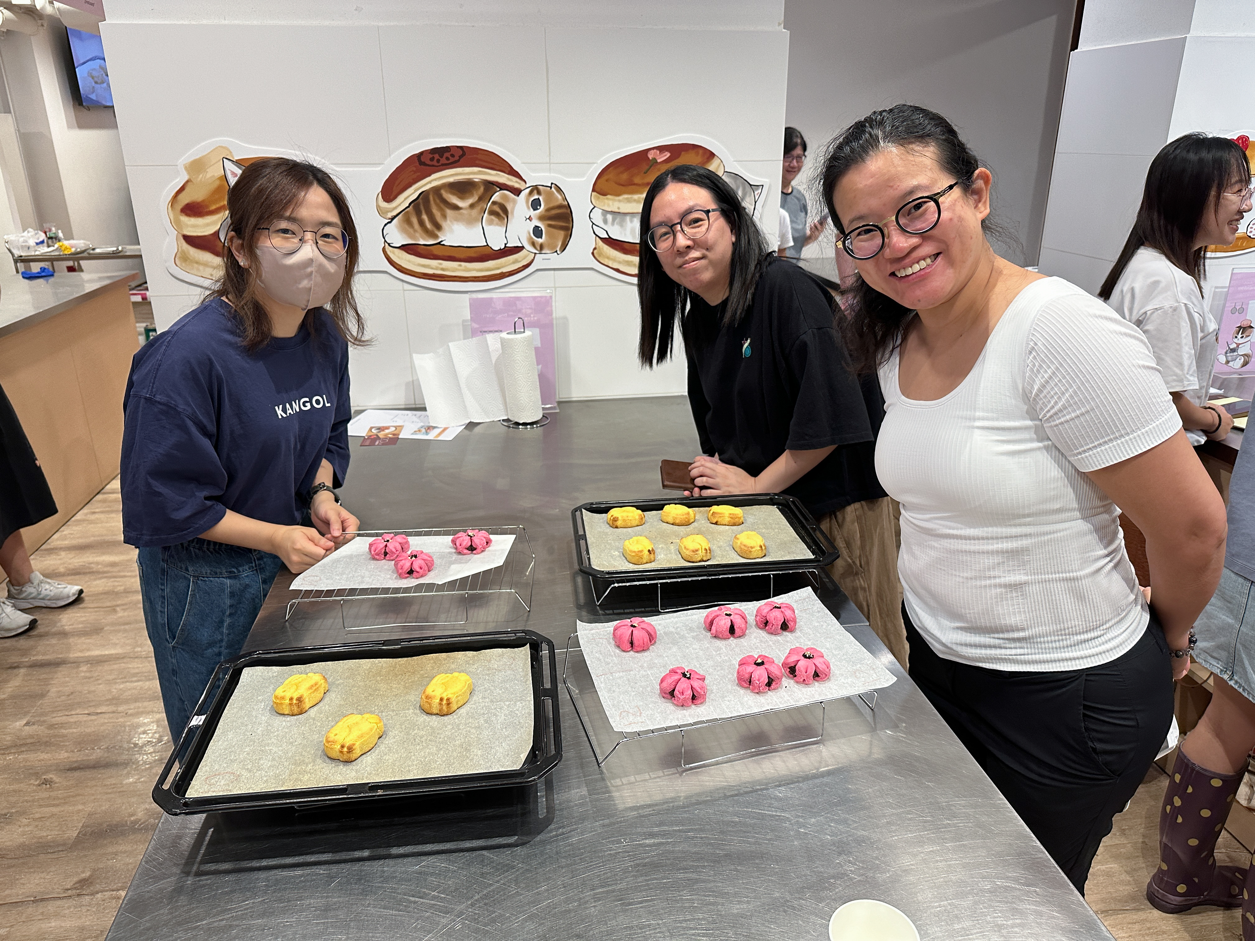 Peach Blossom Pastry & Rabbit Shaped Egg Custard Mooncake Making Workshop (for HKUST Staff)