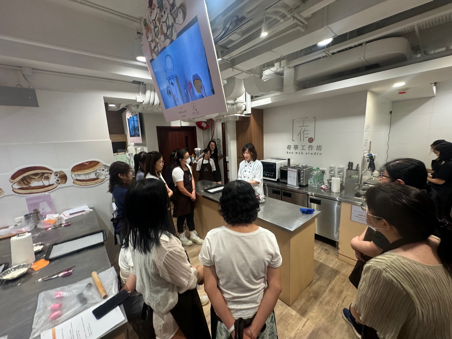 Peach Blossom Pastry & Rabbit Shaped Egg Custard Mooncake Making Workshop (for HKUST Staff)